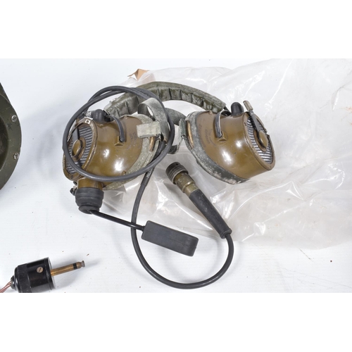 414 - A QUANTITY OF MILITARY ELECTRICAL EQUIPTMENT, to include speakers, headphones, leads and wiring, the... 