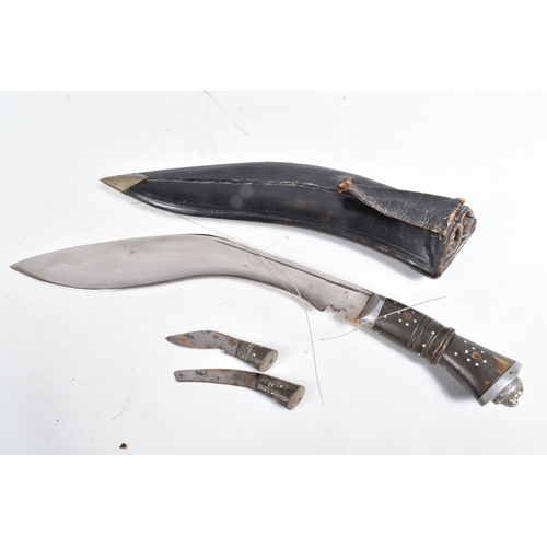 419 - A KUKRI STYLE KNIFE, two 30mm bullets, a Dragoon Guard Spelter Figure and a plate, the Kukri has etc... 