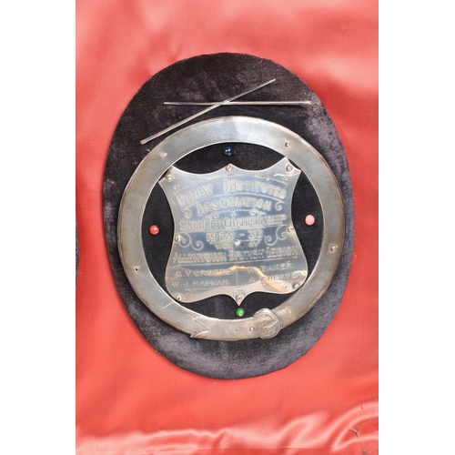 421 - EARLY 20TH CENTURY BRITISH LEGION INTEREST: - A LATE 20TH CENTURY DISPLAY CASE CONTAINING TEN OVAL V... 