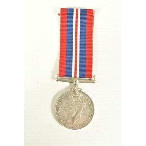 424 - A COLLECTION OF BRITISH WWII MEDALS AND TWO FRENCH CROIX DE GUERRE, the medals include a 1939-45 med... 