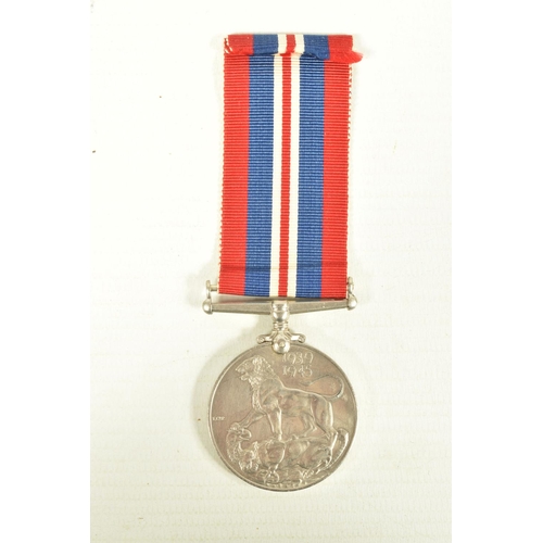 424 - A COLLECTION OF BRITISH WWII MEDALS AND TWO FRENCH CROIX DE GUERRE, the medals include a 1939-45 med... 