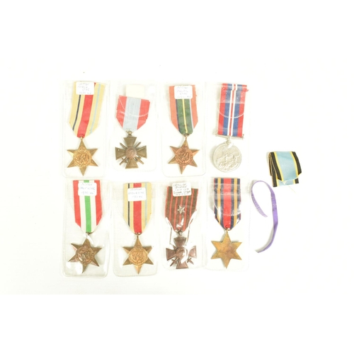 424 - A COLLECTION OF BRITISH WWII MEDALS AND TWO FRENCH CROIX DE GUERRE, the medals include a 1939-45 med... 