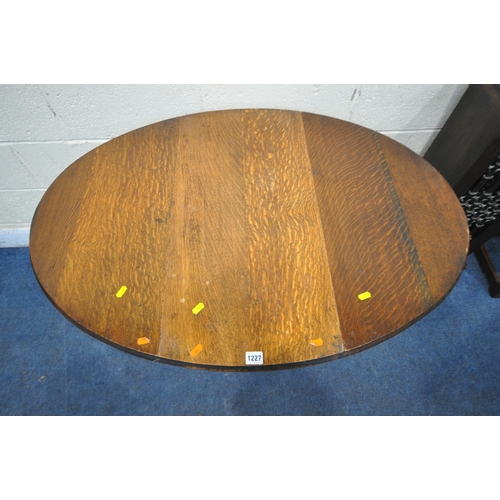 1227 - A 20TH CENTURY OAK BARLEY TWIST GATE LEG TABLE, open width 105cm x closed width 40cm x  depth 74cm x... 