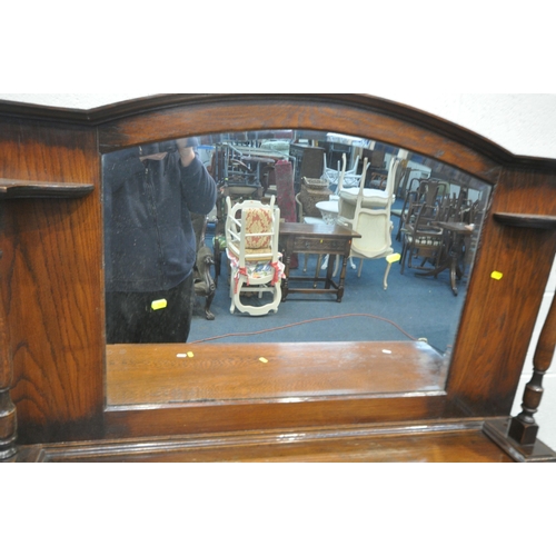 1236 - A 20TH CENTURY OAK MIRROR BACK SIDEBOARD, with an arched bevelled mirror plate, flanked by twin turn... 