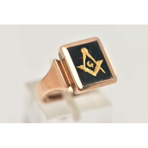 75 - A GENTS 9CT GOLD MASONIC BLOODSTONE SIGNET RING, rectangular bloodstone inlay depicting square and c... 