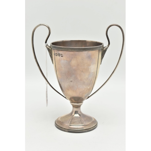 101 - A GEORGE V SILVER TROPHY, a double handled silver trophy, engraving to the trophy '1st G.B.Royal Wel... 