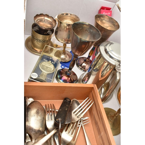 125 - A BOX OF ASSORTED WHITE METAL WARE, to include a circular tray, brass goblets, goblets, pewter tanka... 