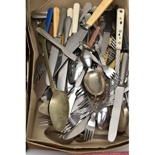 135 - A BOX OF ASSORTED WHITE METAL, to include a small canteen of cutlery, a boxed set of fruit spoons, a... 