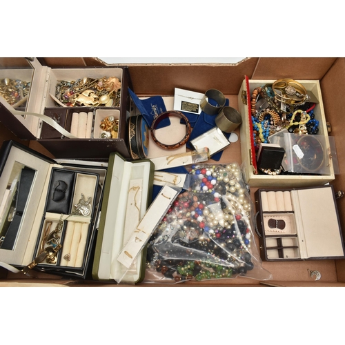 137 - A BOX OF JEWELLERY BOXES AND COSTUME JEWELLERY, to include an AF 9ct gold sweetheart brooch missing ... 