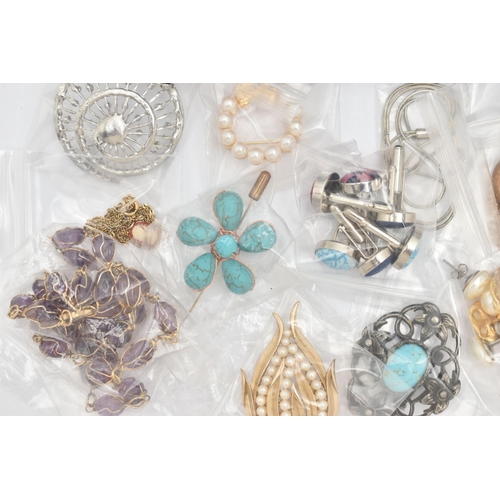 81 - A SELECTION OF TWENTY THREE PIECES OF MAINLY COSTUME JEWELLERY, to include an amethyst bead necklace... 