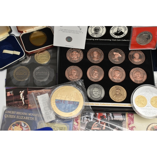 143 - A PLASTIC TUB OF MAINLY COMMEMORATIVE COINAGE, to include several large 110 gram pictorial commemora... 