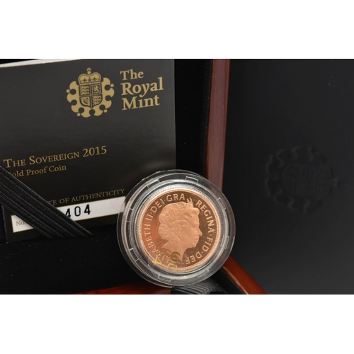 157 - A BOXED ROYAL MINT FULL GOLD PROOF SOVEREIGN COIN 2015, .916.7 fine, 7.98 gram, 22.05mm, box and cer... 