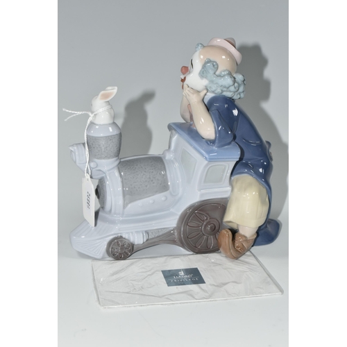 321 - A LLADRO PRIVILEGE 'CIRCUS EXPRESS' FIGURE, model no 8138, sculptor Francisco Polope, issued 2005, h... 