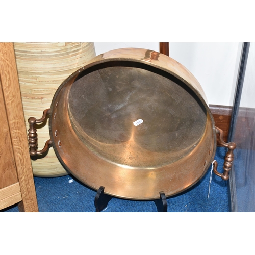 331 - A LARGE BRASS PAN AND HUNTING HORN, comprising a brass mounted copper hunting horn, length 126cm, th... 