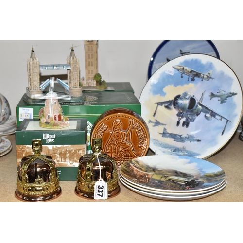 337 - THREE BOXED LILLIPUT LANE SCULPTURES AND A GROUP OF CABINET PLATES, comprising 'The Old Windmill' L2... 