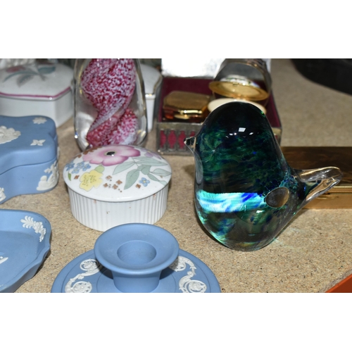 351 - A COLLECTION OF WEDGWOOD BLUE JASPERWARE AND GLASS PAPERWEIGHTS, comprising a small cabinet plate, a... 