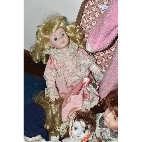 360 - A GROUP OF VINTAGE DOLLS, to include a vintage suitcase containing eight collectable porcelain dolls... 