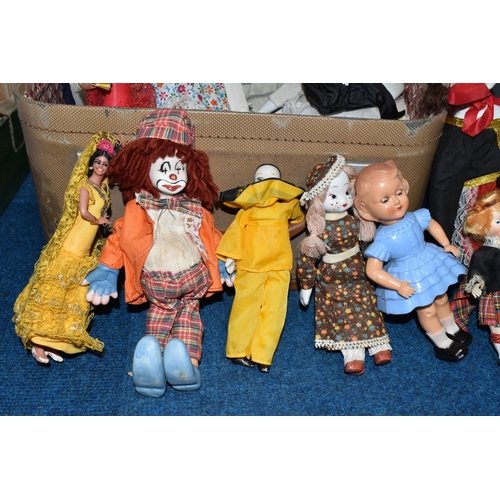 360 - A GROUP OF VINTAGE DOLLS, to include a vintage suitcase containing eight collectable porcelain dolls... 