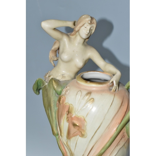 362 - A PAIR OF ART NOUVEAU AMPHORA AUSTRIA VASES AND AN AMPHORA CENTREPIECE, the elongated vases in cream... 