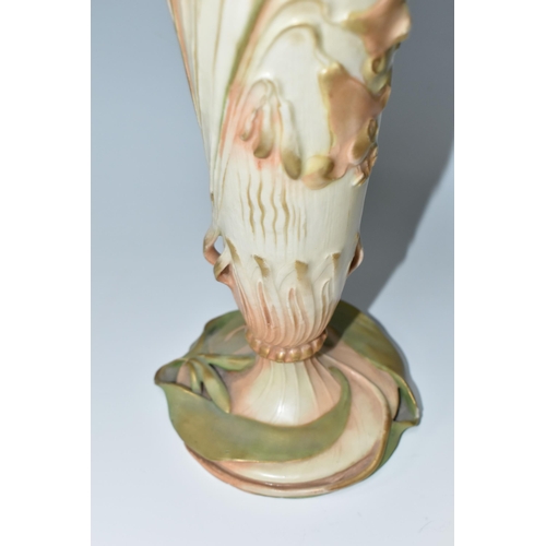 362 - A PAIR OF ART NOUVEAU AMPHORA AUSTRIA VASES AND AN AMPHORA CENTREPIECE, the elongated vases in cream... 