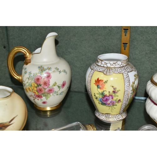 371 - A GROUP OF CERAMICS, GLASS AND METALWARE, to include a Royal Worcester vase painted with a robin and... 