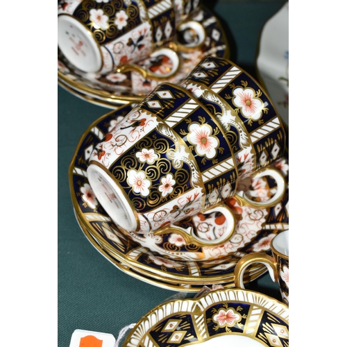 376 - A GROUP OF ROYAL CROWN DERBY IMARI 2451 TEA CUPS, SAUCERS AND A TRINKET DISH, comprising a boxed lim... 