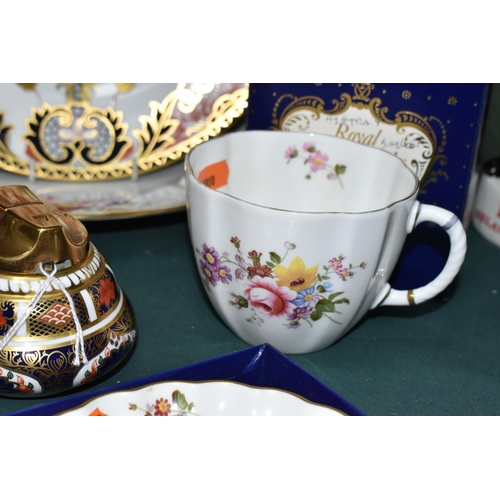 377 - A GROUP OF ROYAL CROWN DERBY TEA AND GIFT WARES, comprising an Imari 1128 table lighter, an Imari 38... 