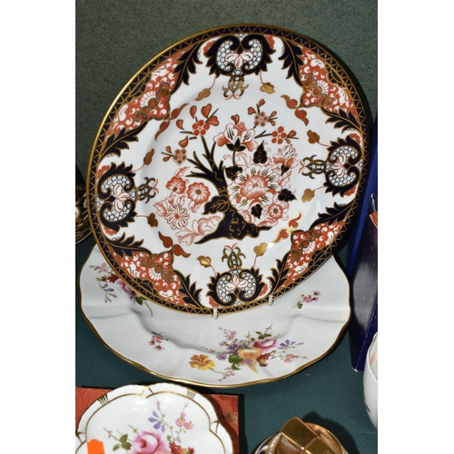 377 - A GROUP OF ROYAL CROWN DERBY TEA AND GIFT WARES, comprising an Imari 1128 table lighter, an Imari 38... 