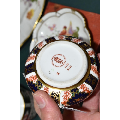 377 - A GROUP OF ROYAL CROWN DERBY TEA AND GIFT WARES, comprising an Imari 1128 table lighter, an Imari 38... 