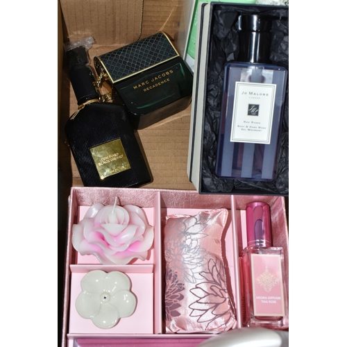 381 - ONE BOX OF BOXED FRAGRANCES AND WOMEN'S TOILETRIES, to include Jo Malone 'Orange Blossom' bath oil, ... 