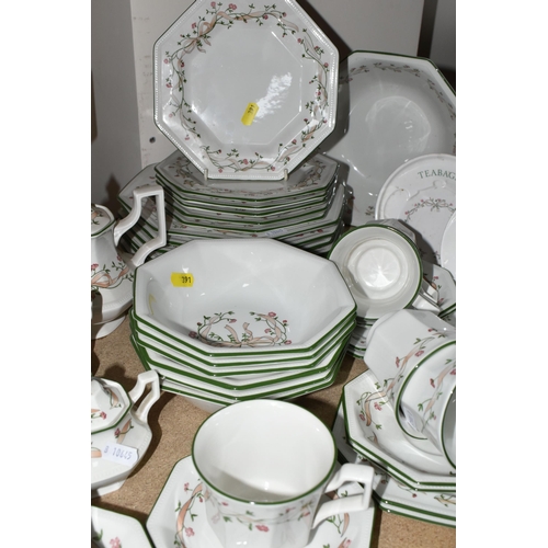 391 - A LARGE QUANTITY OF JOHNSON BROTHERS 'ETERNAL BEAU' PATTERN DINNER AND KITCHEN WARE, comprising mugs... 