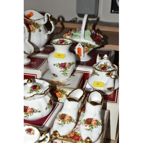 401 - A SELECTION OF ROYAL ALBERT 'OLD COUNTRY ROSES' TEA AND GIFTWARES ETC, to include two boxed Dorothy ... 