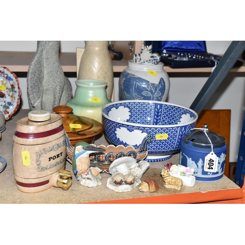 404 - A SMALL SELECTION OF DECORATIVE CERAMICS ETC, to include a Irma Demianczyk storage jar with lid, Bes... 