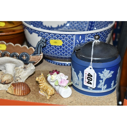 404 - A SMALL SELECTION OF DECORATIVE CERAMICS ETC, to include a Irma Demianczyk storage jar with lid, Bes... 