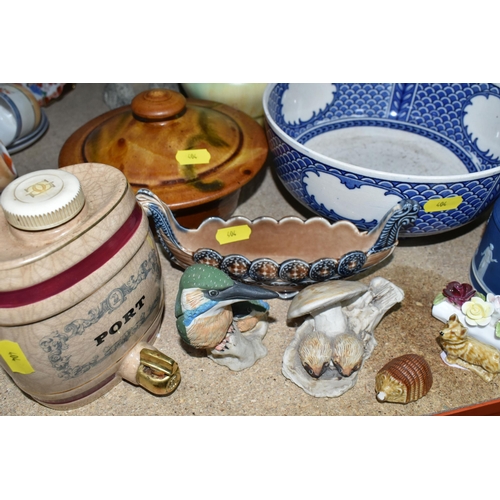 404 - A SMALL SELECTION OF DECORATIVE CERAMICS ETC, to include a Irma Demianczyk storage jar with lid, Bes... 