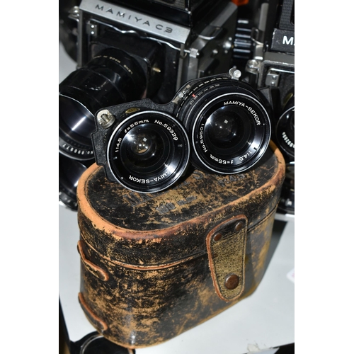 414 - VINTAGE MAMIYA ROLL FILM CAMERAS AND LENSES, comprising a Mamiya C220 Professional camera fitted wit... 