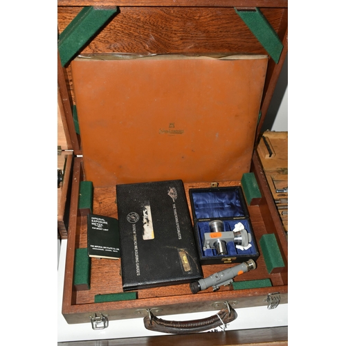 419 - A WOODEN BOX OF ASSORTED TOOLS, to include a part set of Goliath 'O-Vee' Screw thread measuring gaug... 