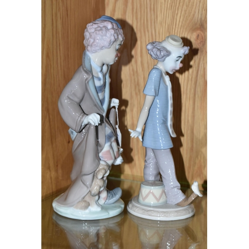 452 - TWO LLADRO CLOWN FIGURES, comprising Surprise no 5901, sculptor Juan Huerta, issued 1992-2010, and C... 