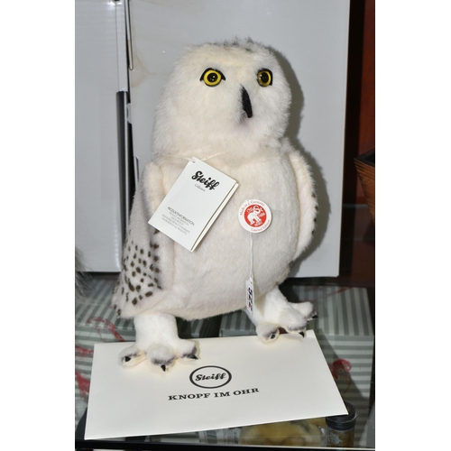 522 - A BOXED LIMITED EDITION STEIFF 'HEDWIG' FROM 'HARRY POTTER', made from white alpaca, gold coloured b... 