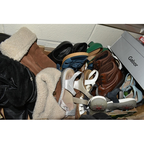 545 - SIX BOXES OF LADIES SHOES AND A BOX OF LADIES HATS, the majority of the shoes are unboxed, includes,... 