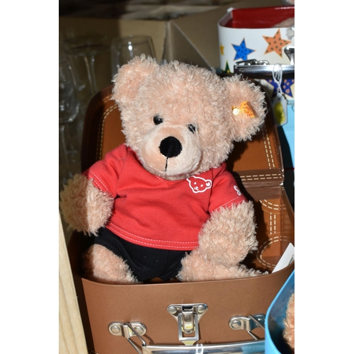 546 - FOUR STEIFF BEARS IN SUITCASES, comprising Fynn (111471), Fynn (111730), 'Master Builder' Fynn (1119... 