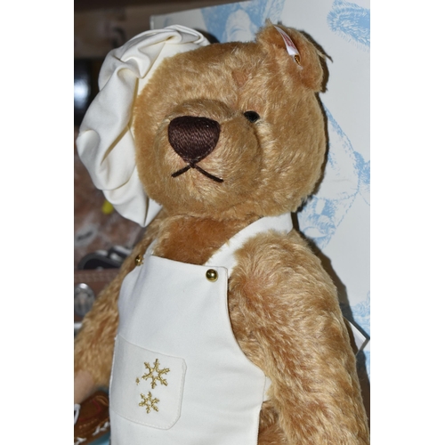 547 - A BOXED STEIFF LIMITED EDITION 'CHRISTMAS BAKER' TEDDY BEAR, NO.021244, no.374 / 1000, reddish blond... 