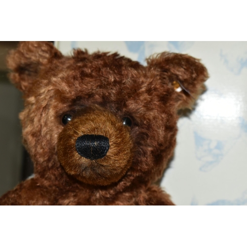 563 - A BOXED LIMITED EDITION STEIFF BEAR 'GRIZZLE', no.664915, limited edition no.223/1500, chestnut moha... 