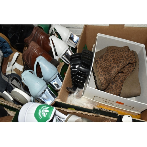 545 - SIX BOXES OF LADIES SHOES AND A BOX OF LADIES HATS, the majority of the shoes are unboxed, includes,... 