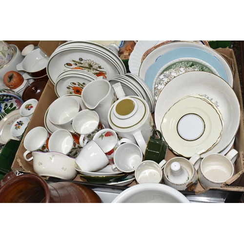 580 - FIVE BOXES AND LOOSE CERAMIC TEA AND DINNER WARE, ETC, to include thirty pieces of J & G Meakin 'Pop... 