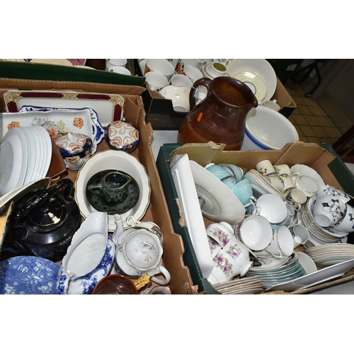 580 - FIVE BOXES AND LOOSE CERAMIC TEA AND DINNER WARE, ETC, to include thirty pieces of J & G Meakin 'Pop... 