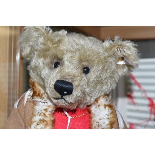 587 - A BOXED STEIFF LIMITED EDITION ONLY FOOLS AND HORSES 'DEL BEAR' EXCLUSIVE TO DANBURY MINT, no.690921... 