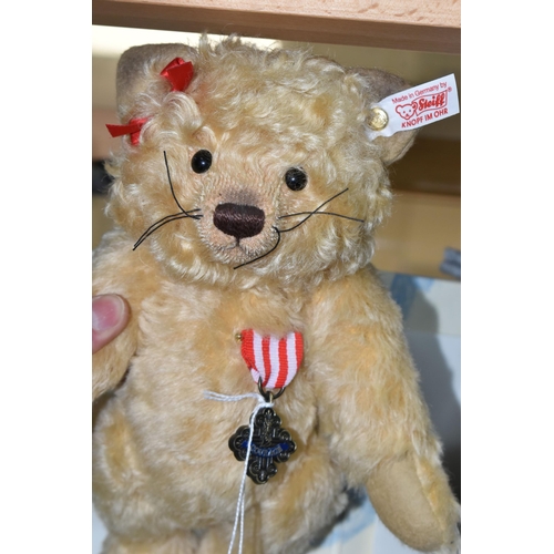 589 - A BOXED STEIFF LIMITED EDITION COWARDLY LION TEDDY BEAR, no. 682674, from the Wizard of Oz 2014 Nort... 