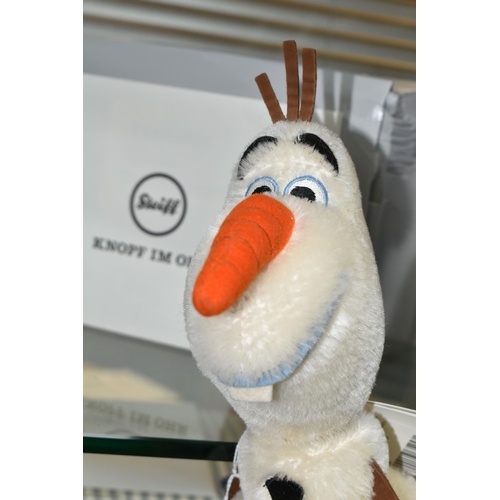 593 - A BOXED STEIFF LIMITED EDITION DISNEY FROZEN 'OLAF', no.354571, limited edition no.803/2013, white m... 