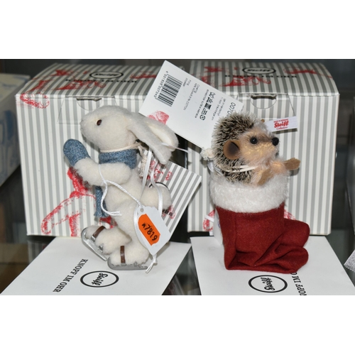 611 - TWO BOXED STEIFF LIMITED EDITION ORNAMENTS, comprising 'Hedgehog in a Mitten' 007040 - 481/2,000, he... 